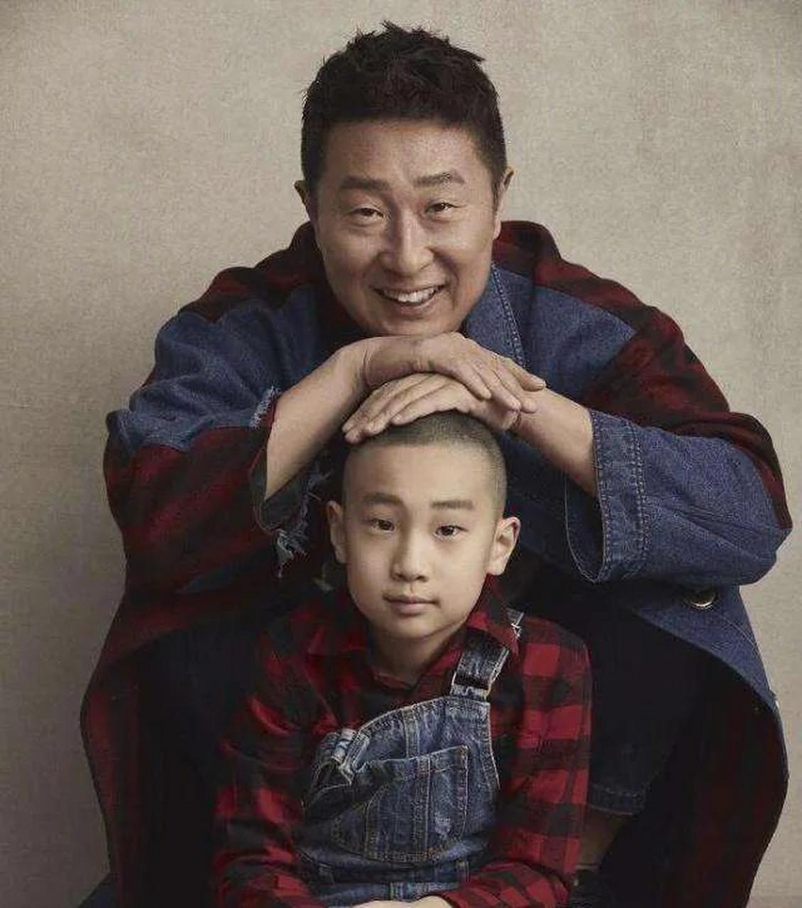 有一次,宋丹丹和林永健夫妻逛街,林永健媳妇相中一条裤衩子"诶,你看