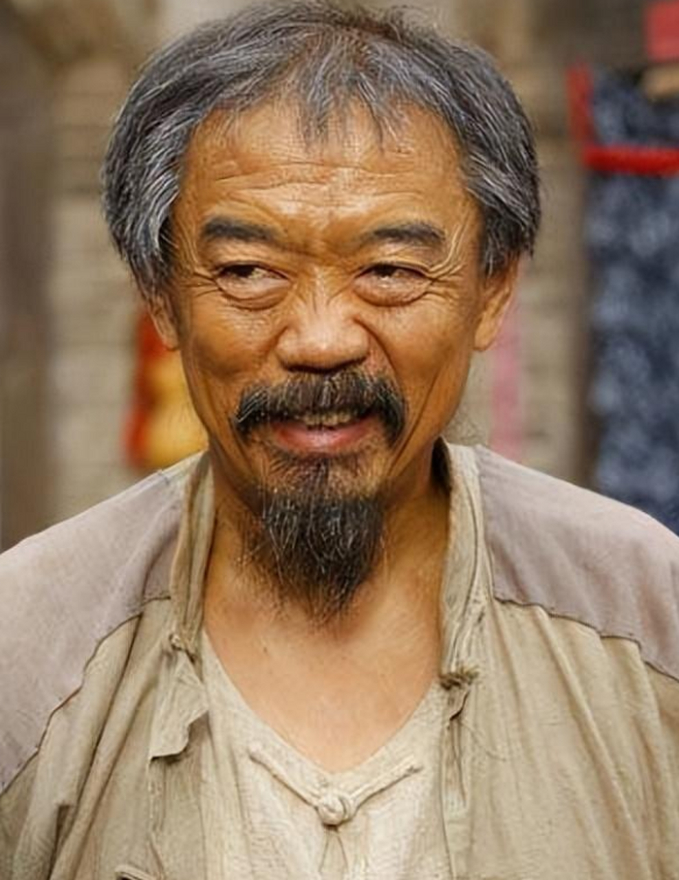 小山羊胡,谢顶,一脸的"沟壑纵横" 他是影视演员,熟悉他吗?