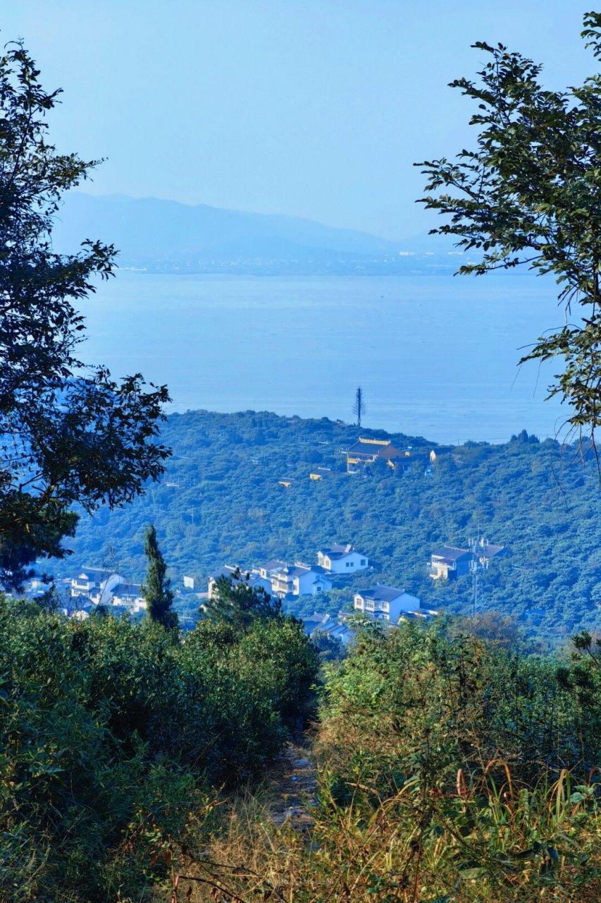 在苏州不要错过的秋日徒步路线  莫厘峰,苏州东山镇的最高峰,海拔293.