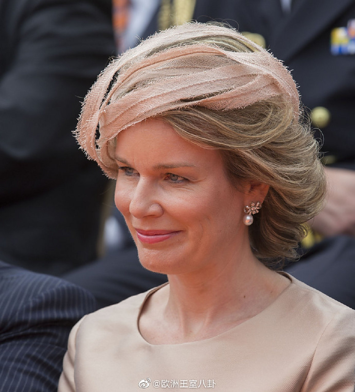 比利时王后玛蒂尔德各路发型一组  玛蒂尔德从26岁嫁入王室算到现在
