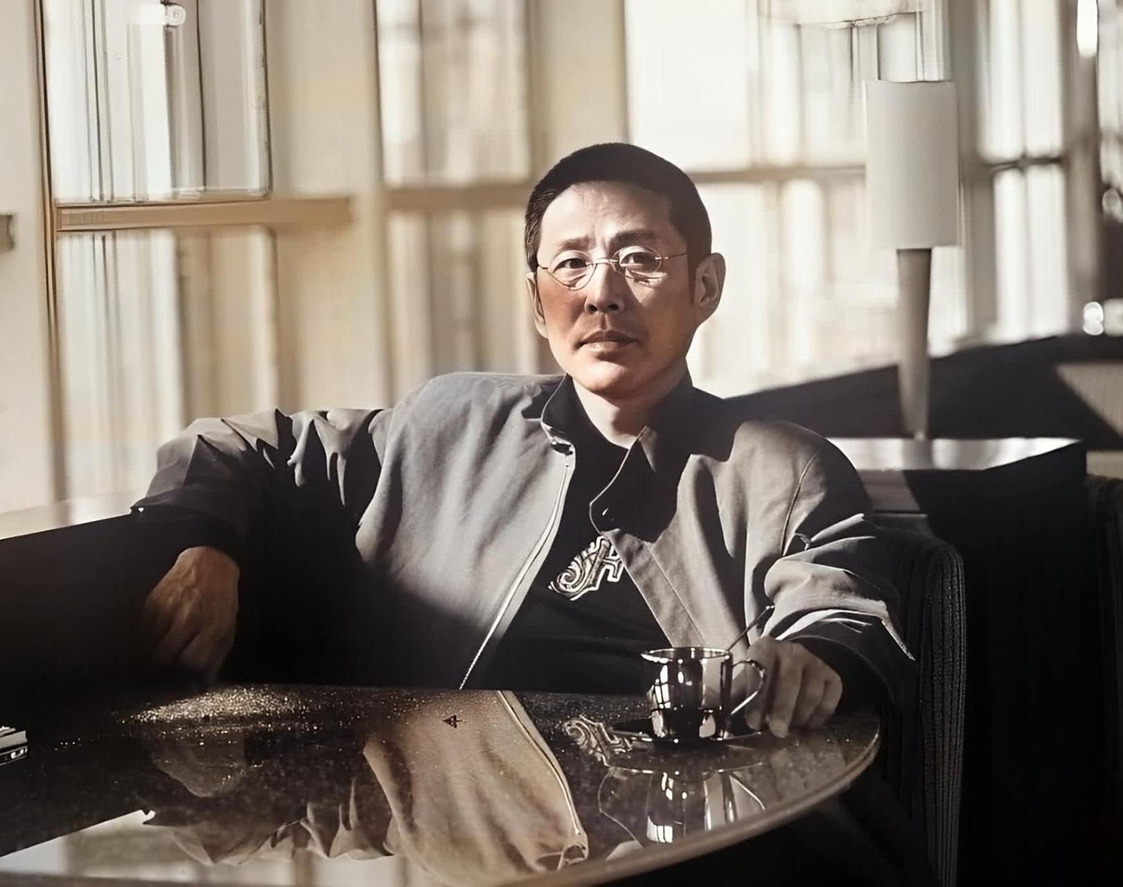 16岁时,在同学的鼓励下,陈道明进入天津人民艺术剧院,开始学习舞台