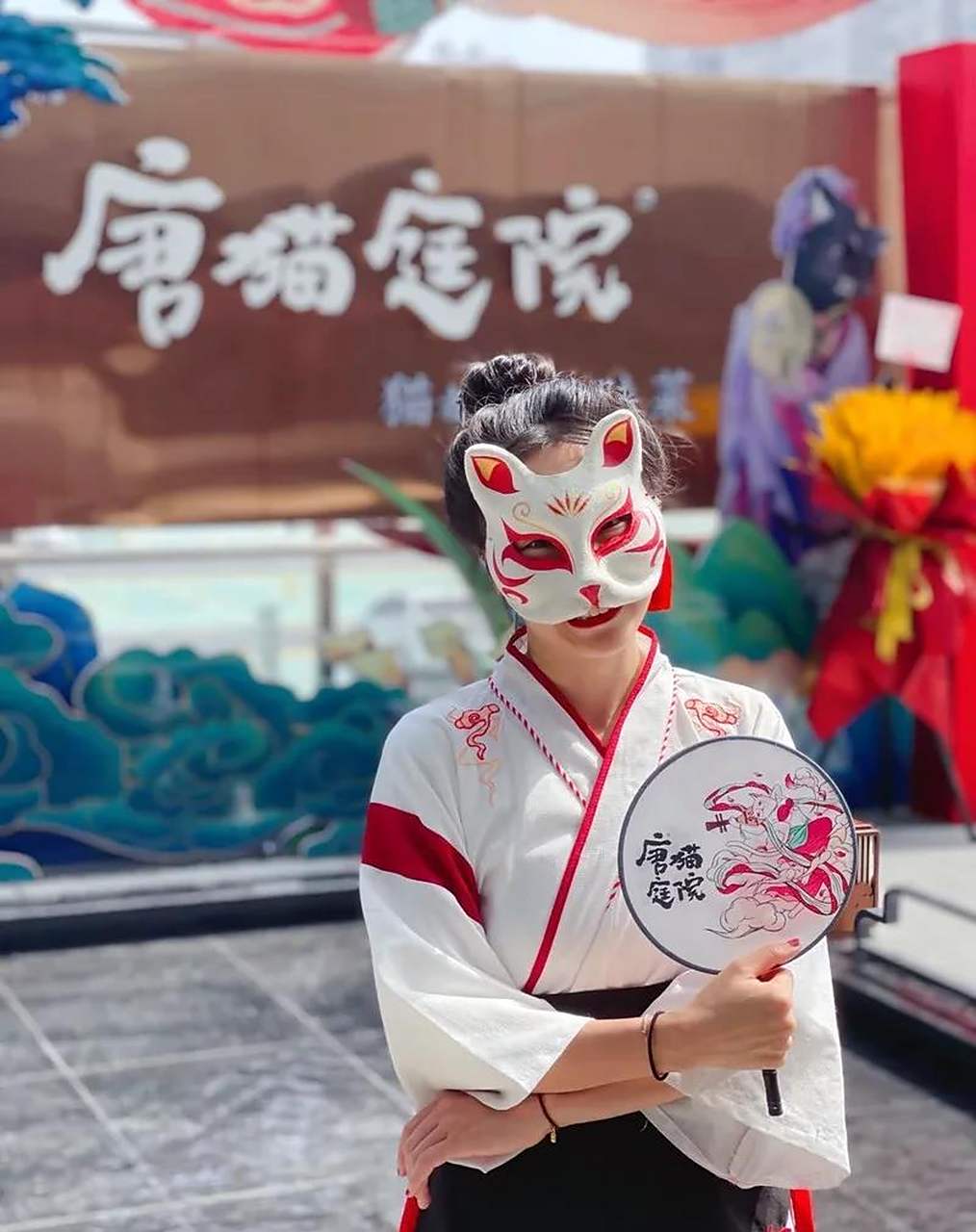 西安唐猫庭院的网红面具小姐姐被人掀了面具,真容曝光.