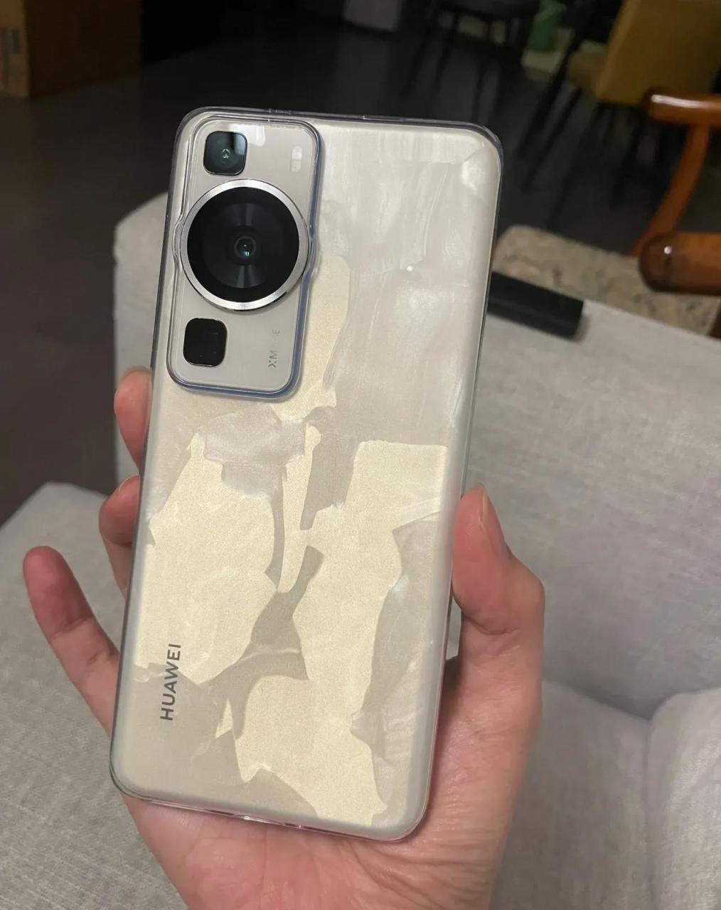 华为p60# 洛可可白掀起了一轮机圈"赌石热".