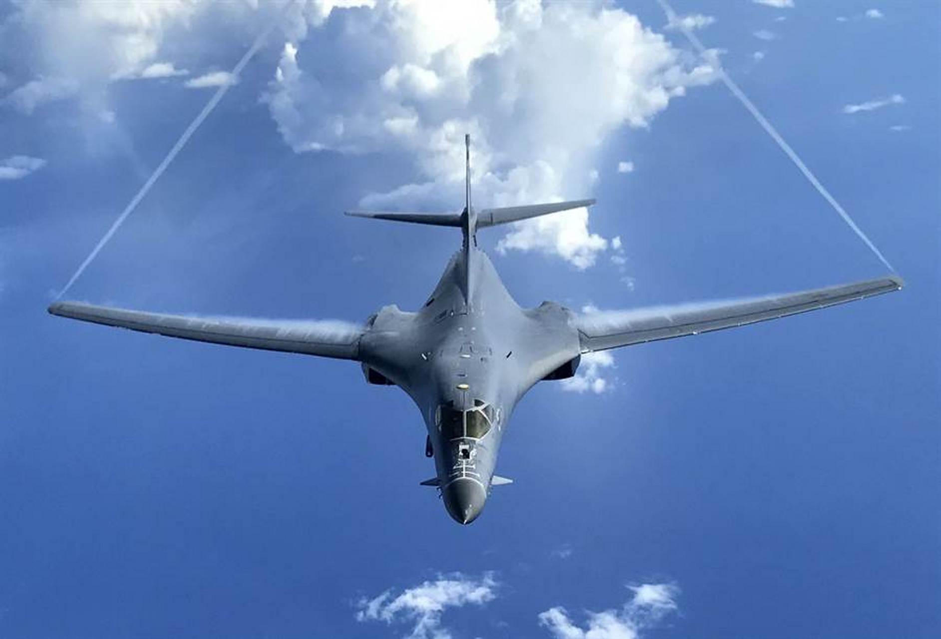b-1轰炸机(英文:b-1 bomber,编号:b-1,代号/绰号:lancer,译文:枪骑兵