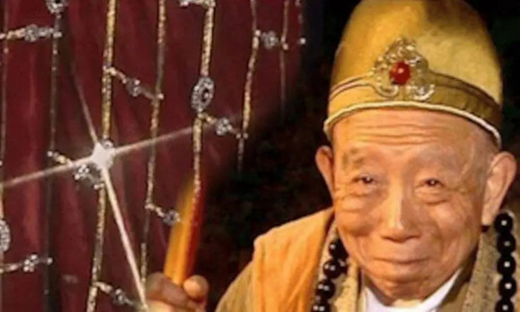 在观音院,孙悟空欲取出锦襕袈裟在金池长老面前炫耀,唐僧劝徒弟不要和