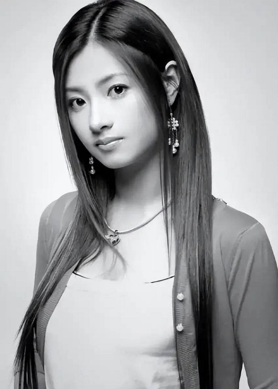 2018年,上海第一美女演员沈丽君,抛下儿女留下10多页遗书从28楼一跃而