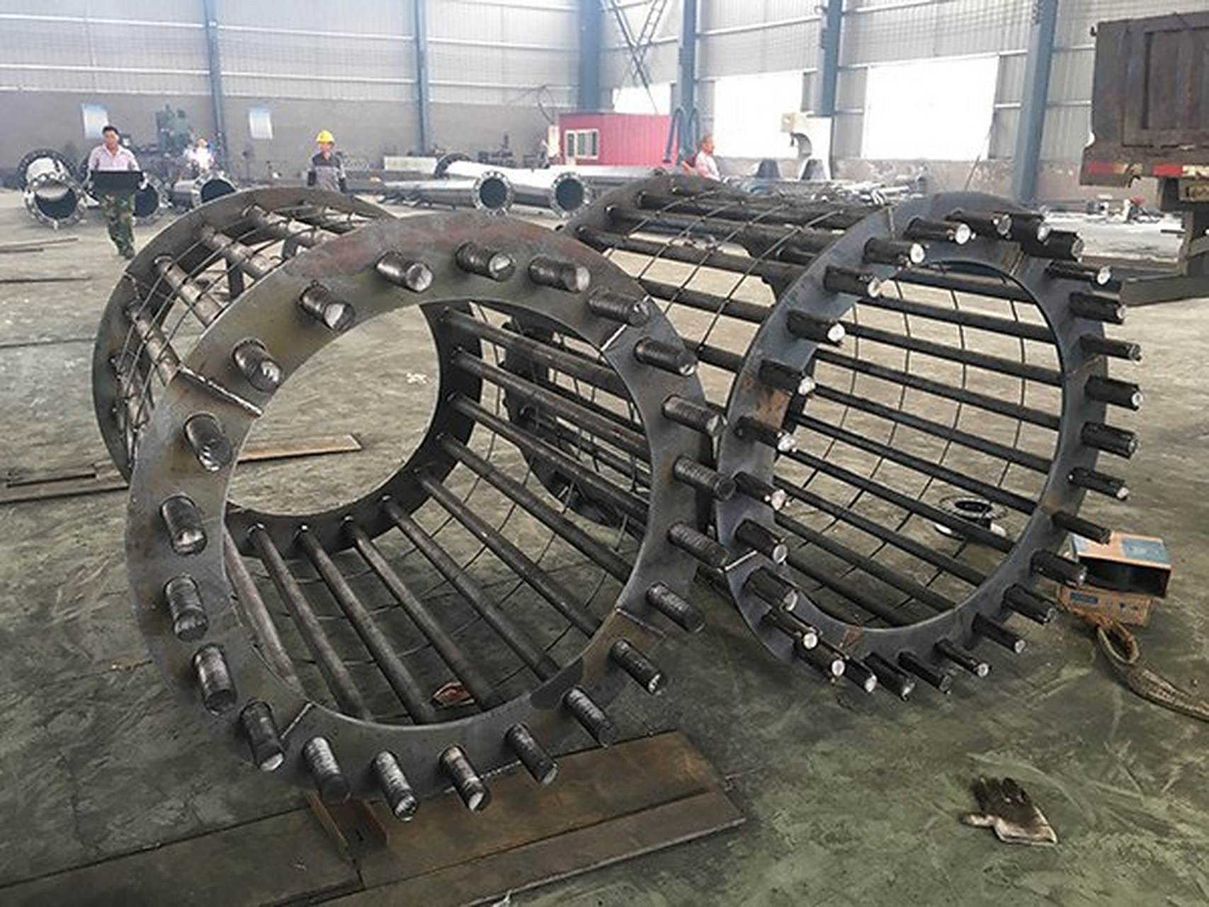 森瑞达电力钢杆# 地脚螺栓用途: 地脚螺栓也称预埋螺栓,是在结怪行