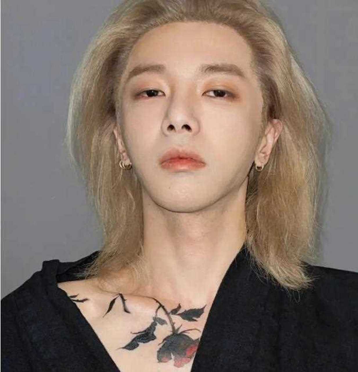 华晨宇男扮女装,隔空与伊能静儿子戴同款耳环,美得不分上下!