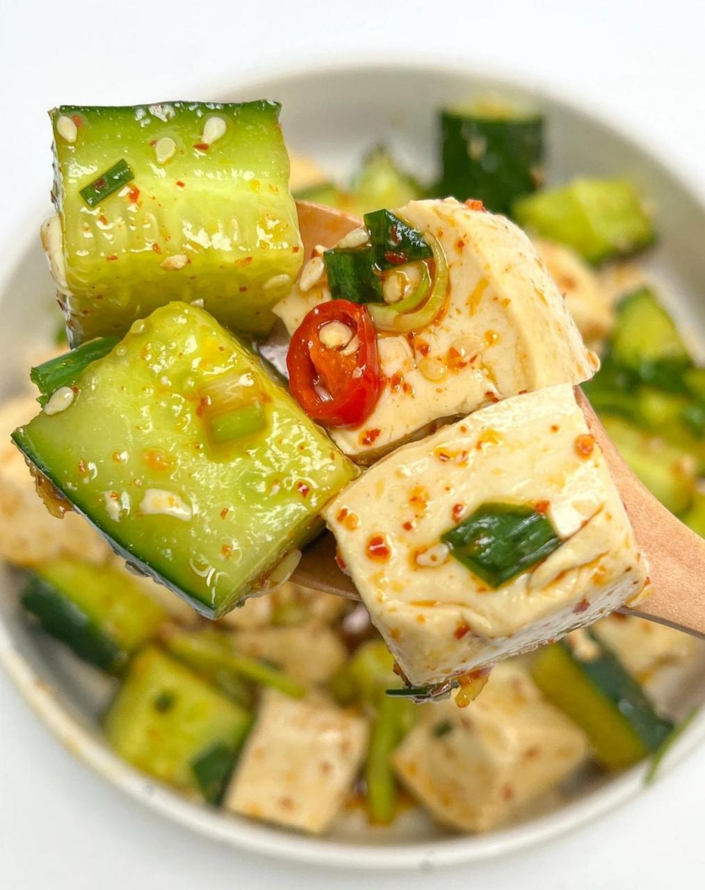 给你分享凉拌豆腐黄瓜|||天气太热了,吃点清清爽爽的凉拌菜 【凉拌