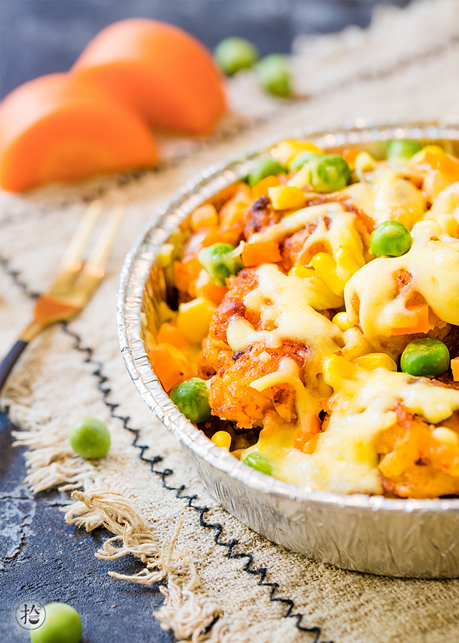 芝士脆皮鸡  芝士这种食材,大家也知道,中餐里是较少出现的.