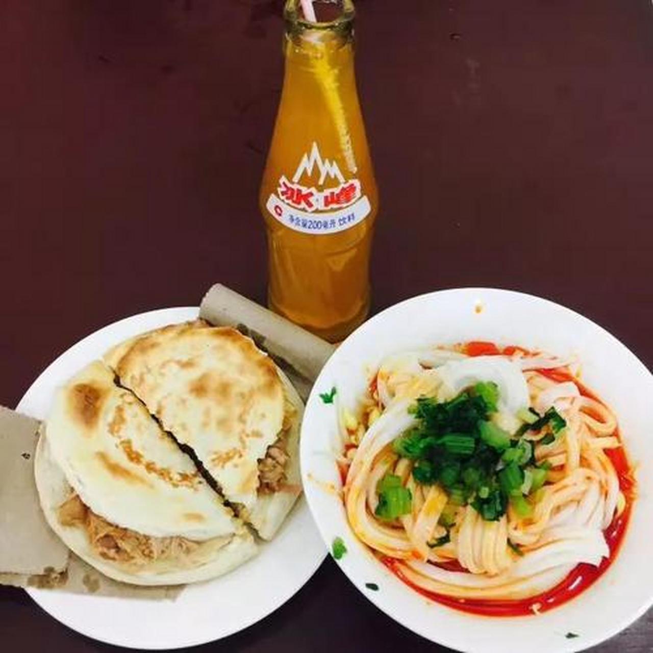 凉皮,肉夹馍,冰峰被西安人称为"三秦套餐".