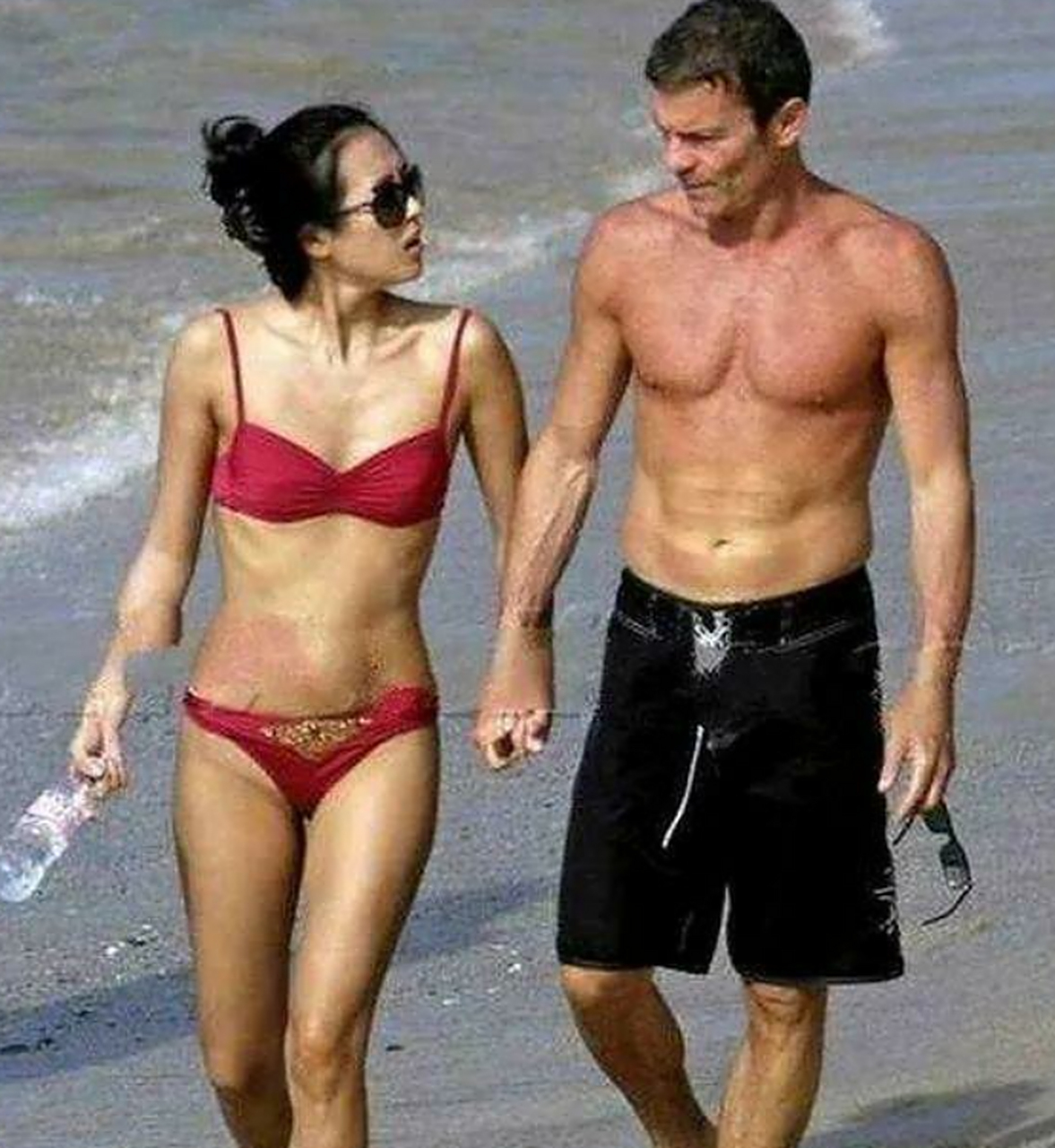 章子怡当年海边的照片,有点性感