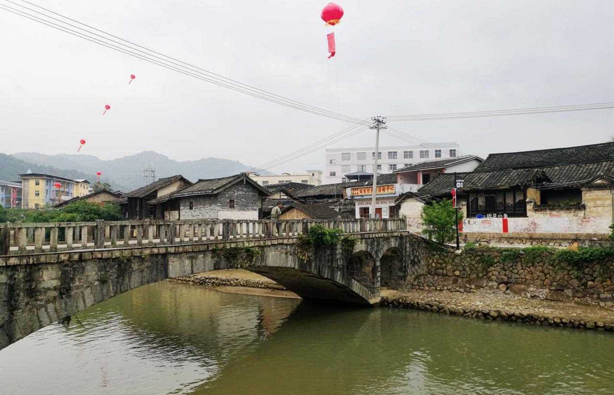 福建南靖县梅林古村,有条明清古街历经风雨沧桑六百多年,仍保存完好!