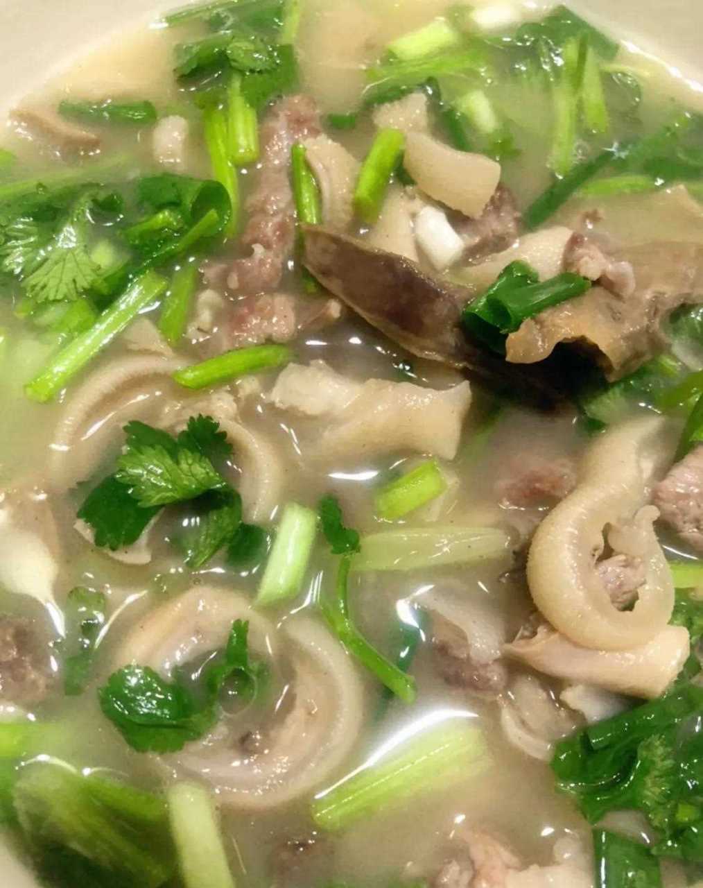看了教程做的羊杂汤,做法也不会复杂,感觉自己做的也挺好吃,是一道