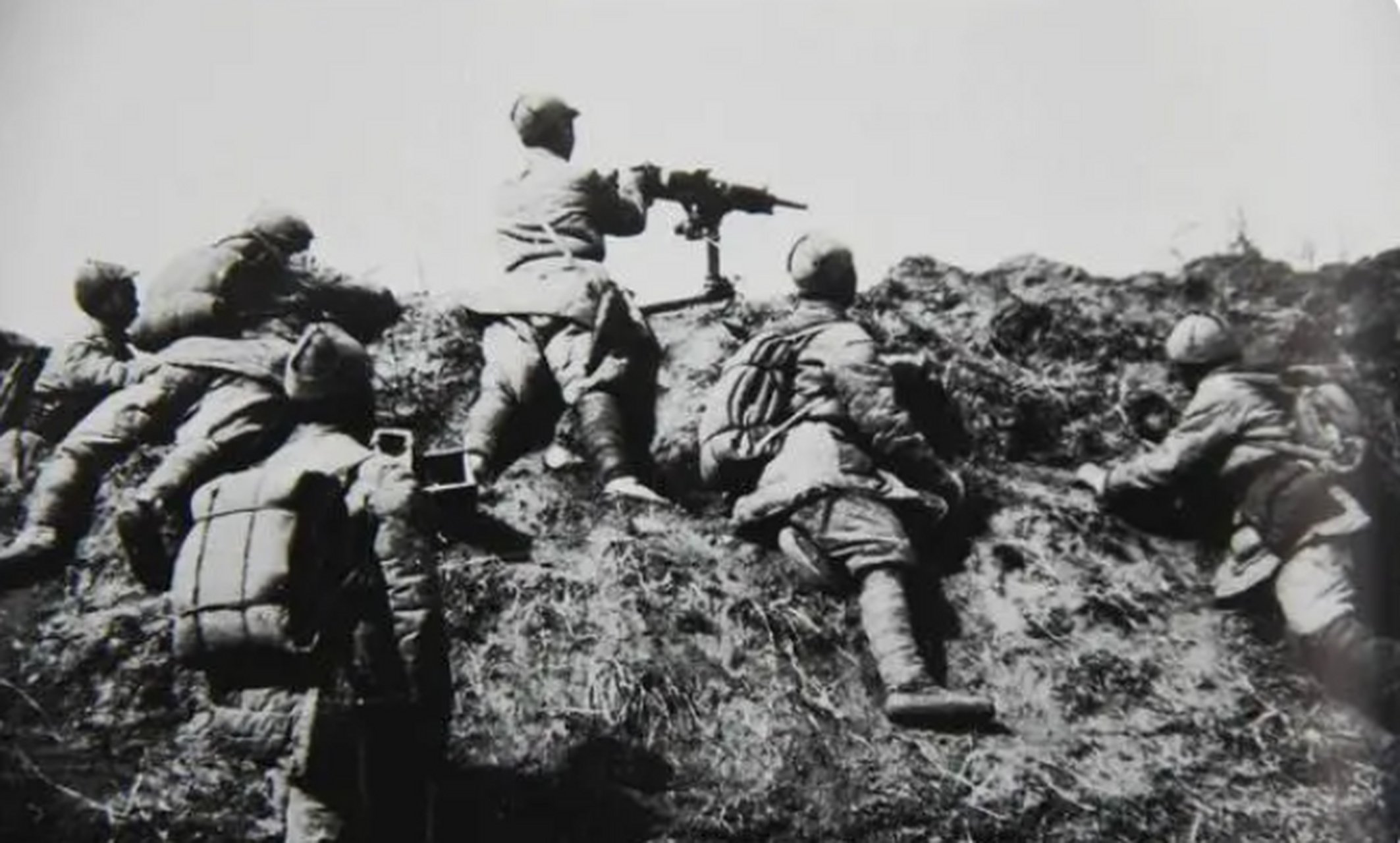 1931年11月8日,日本侵略者策划指挥了天津的"便衣队暴乱".