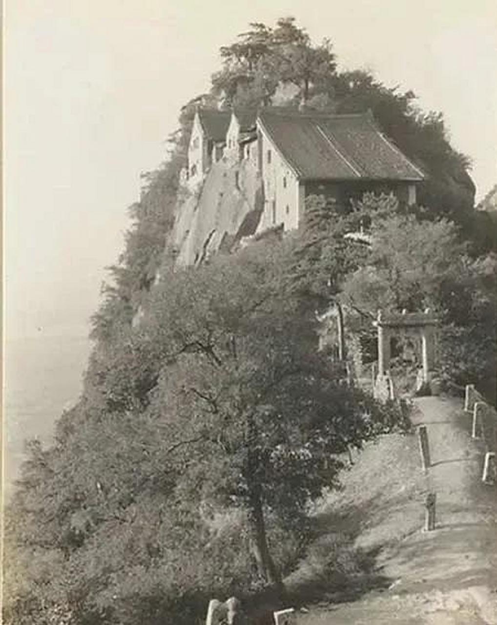 百家号星火计划# 老照片:1935年华山          摄影:赫达·莫里逊