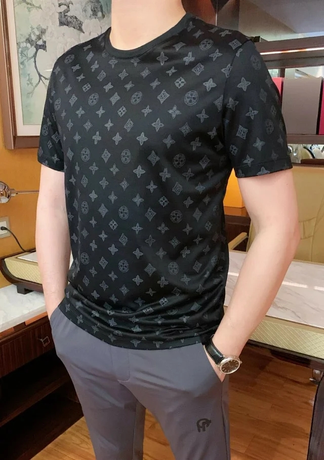 lv"满天星"天丝休闲短恤,这样穿短袖t,男人味狂飙.