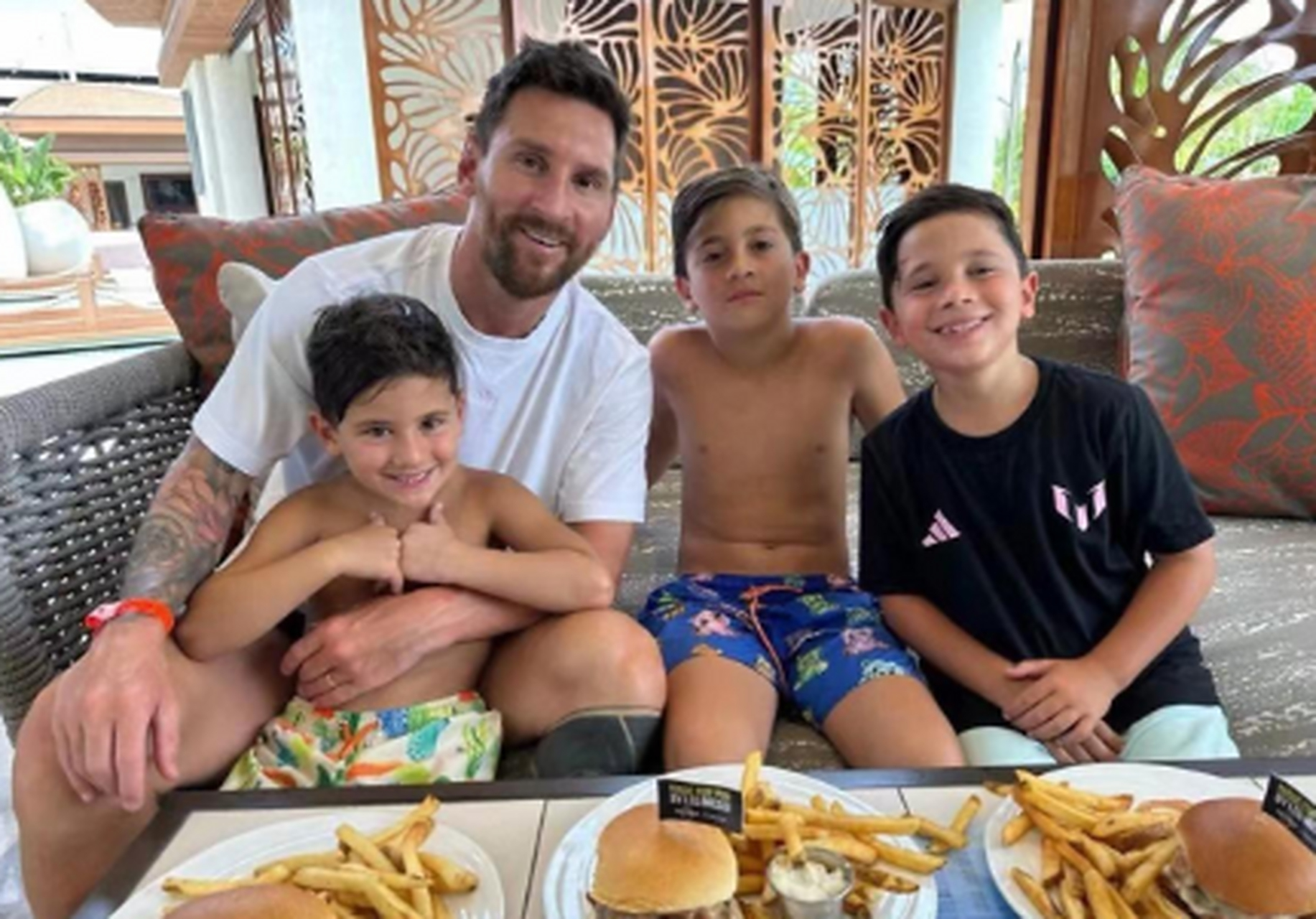 梅西的三个儿子,真是羡慕了[鼓掌]