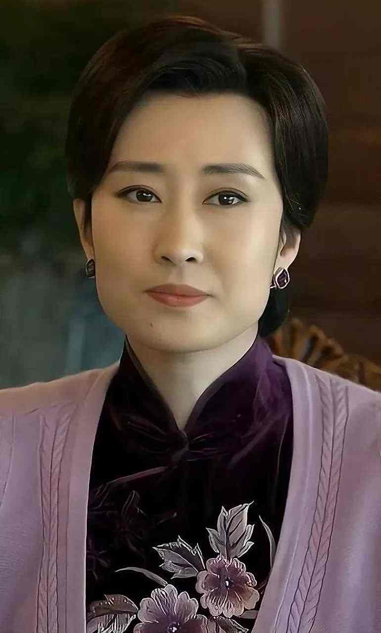 刘敏涛,素有"小巩俐"之称,跟马伊琍有几分神态相像,出道很早,也许很多