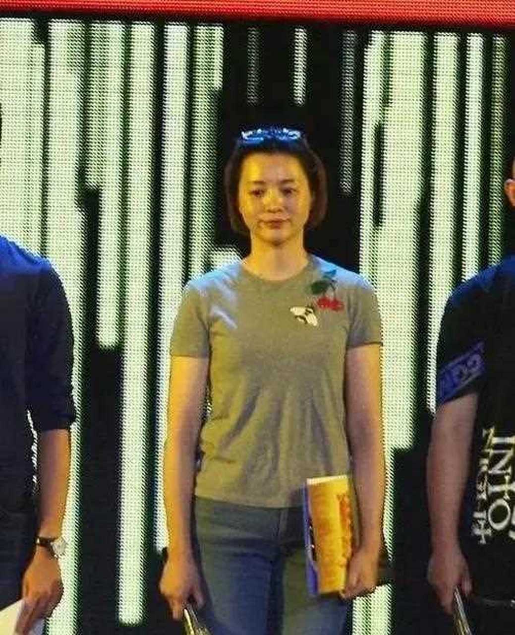 董卿,不化妆,也成路人甲了!