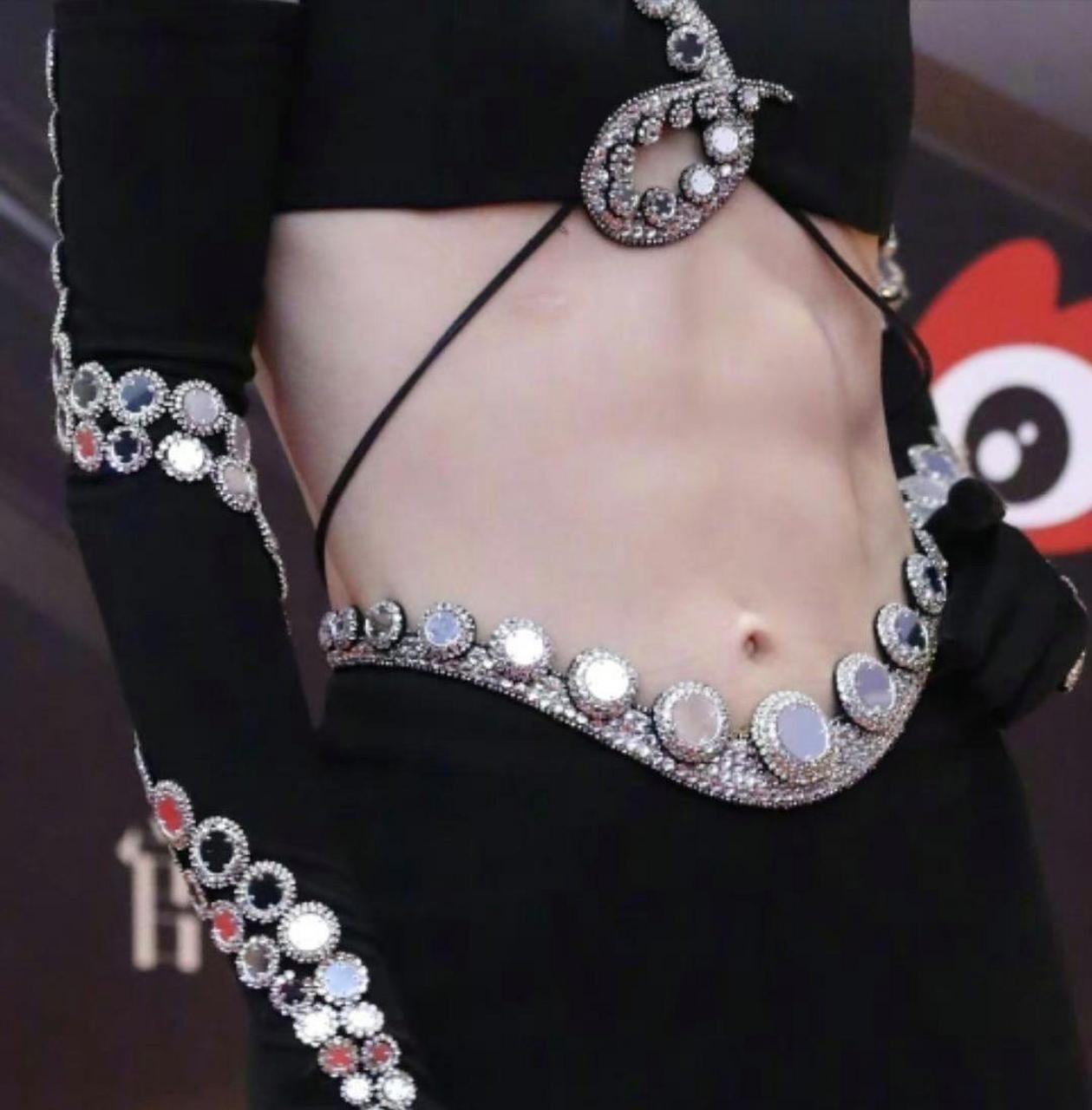 网友:金晨的腹肌太性感了