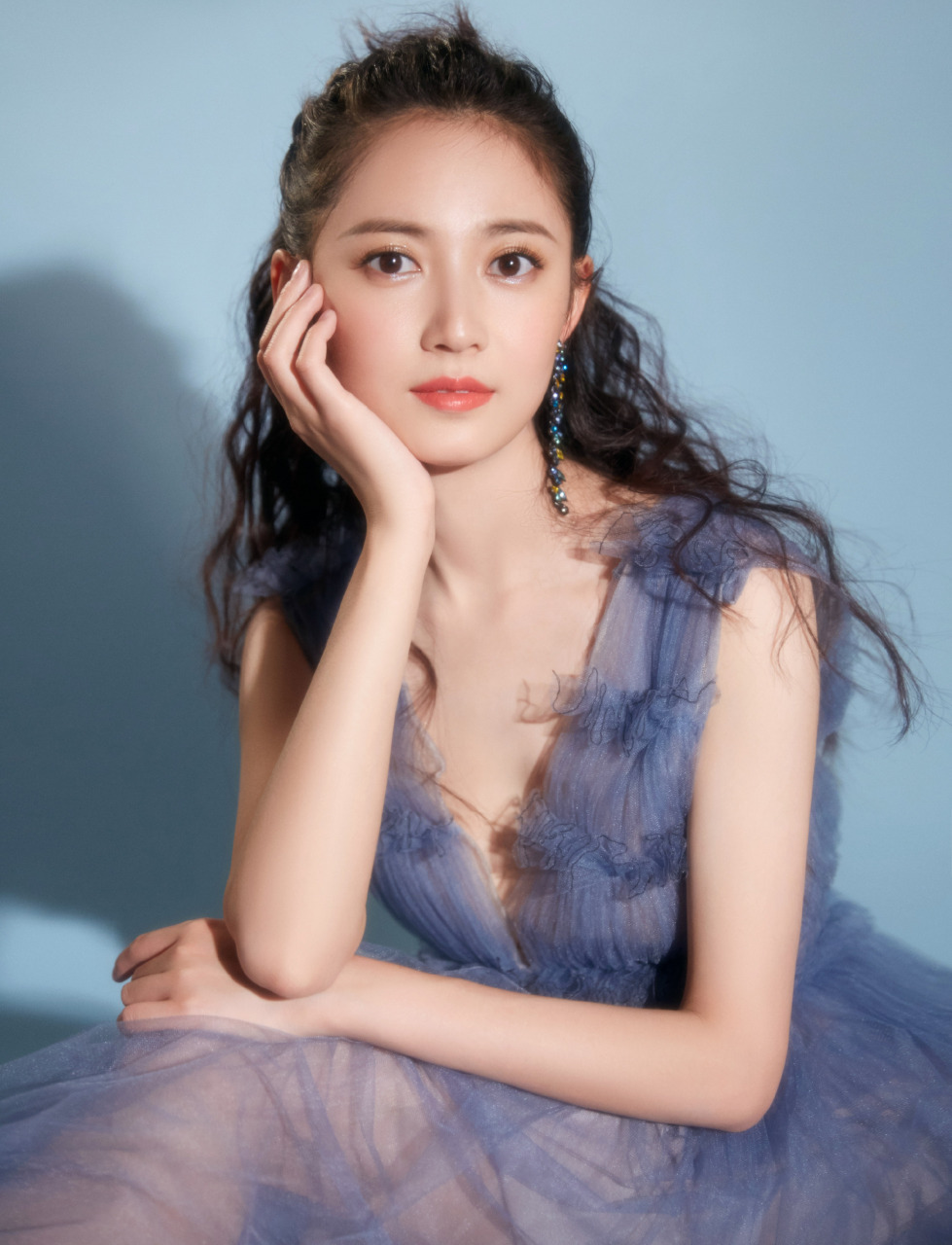 时尚# #明星娱乐热点# 陈钰琪的代表作是《倚天屠龙记》里的角色赵 