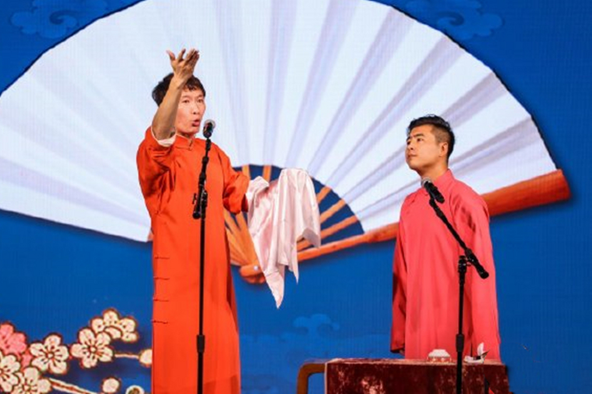 而看到房鹤迪的定位在深圳某港口,有朋友来了一句,房鹤迪跑的真溜都 