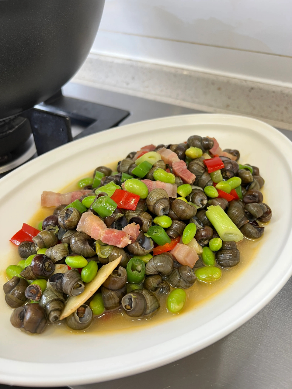 上汤螺丝做法简单太好吃啦  春天的螺丝,才肉质肥美  嗦螺的快乐,谁嗦