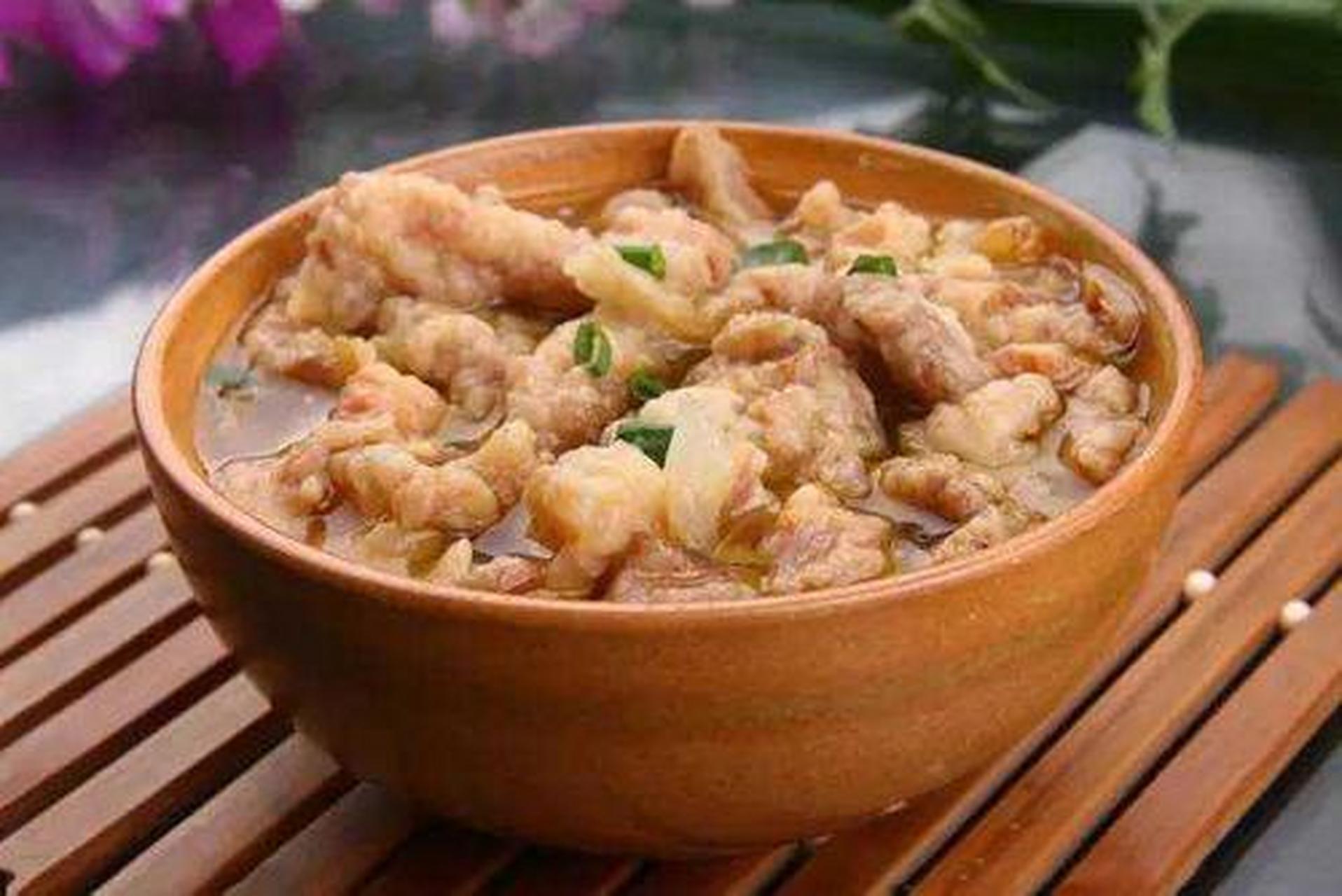 美食教程#定家小酥肉:定家小酥肉是回民街上的老字号,他们家的酥 