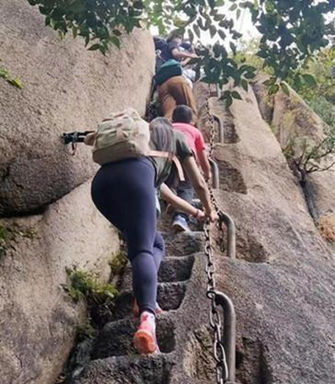 穿瑜伽裤爬山不难受吗?