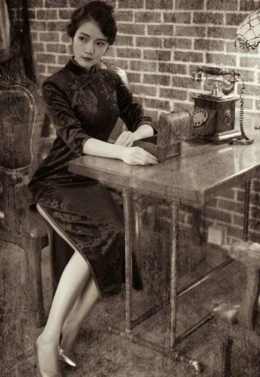 大美女凌君如给地主当小妾,晚年穷困潦倒流落街头,一顿饭陪一晚