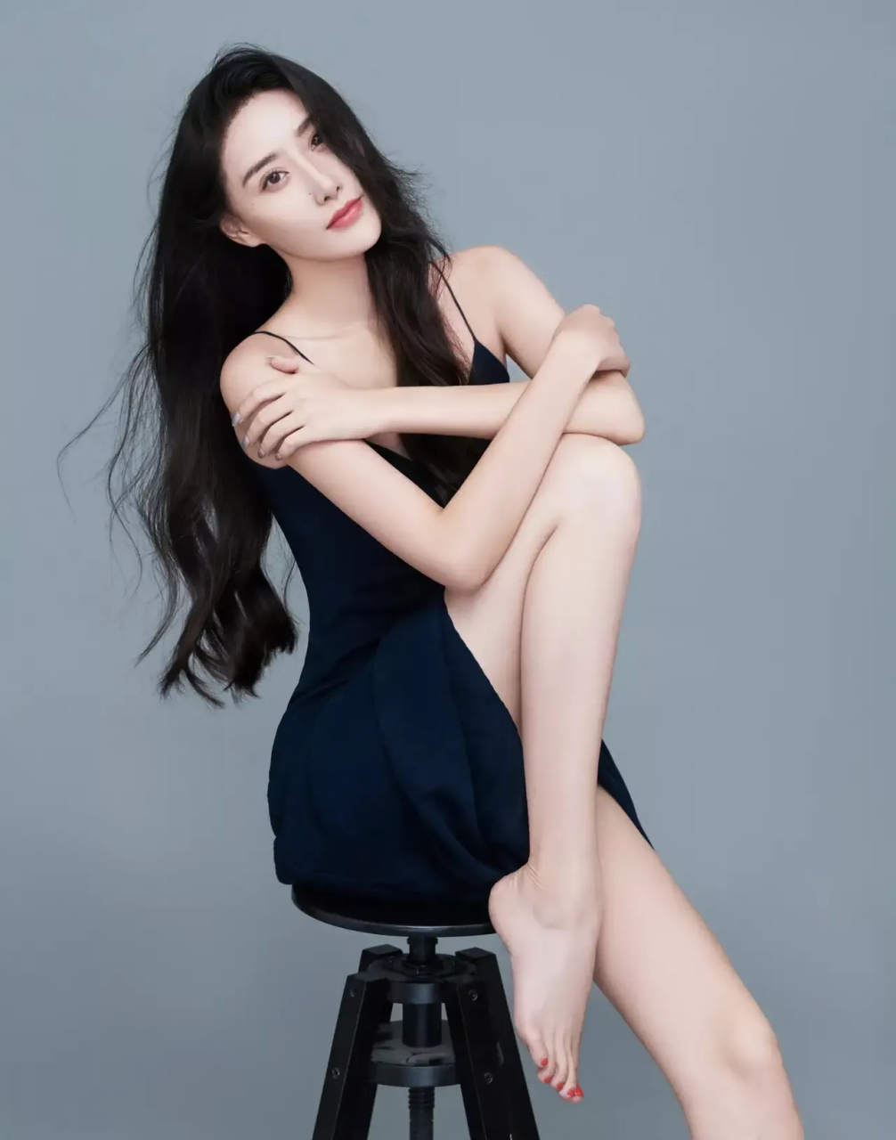 吴晴大秀美腿,太美啦! 大长腿小细腰 风情万种