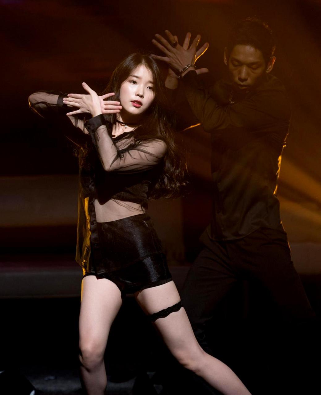 李智恩的身材性感无人能及,毋庸置疑.