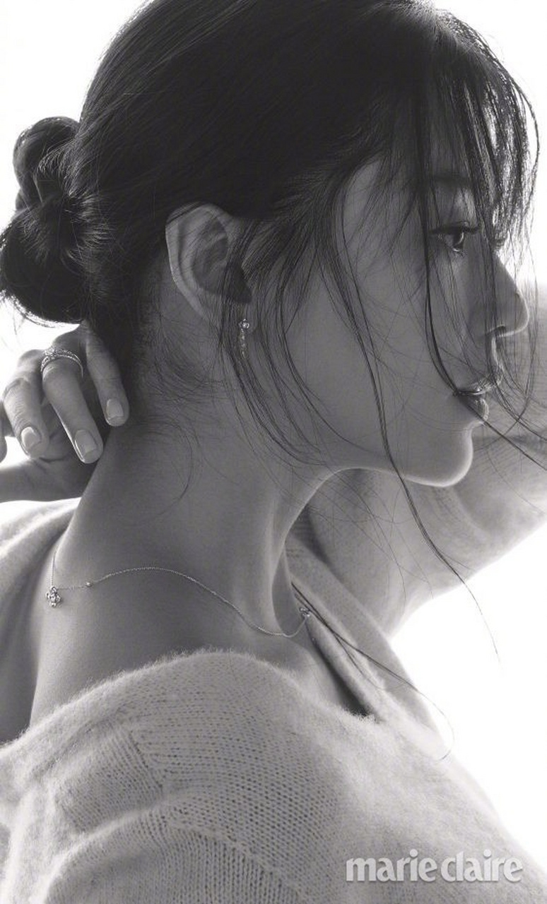 全智贤黑白色调下的简约之美,当时还在孕中的全女神自带温柔光环!