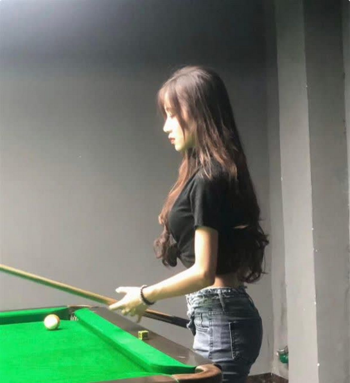 据我所知,喜欢打台球的女孩普遍都比较漂亮.[坏笑]