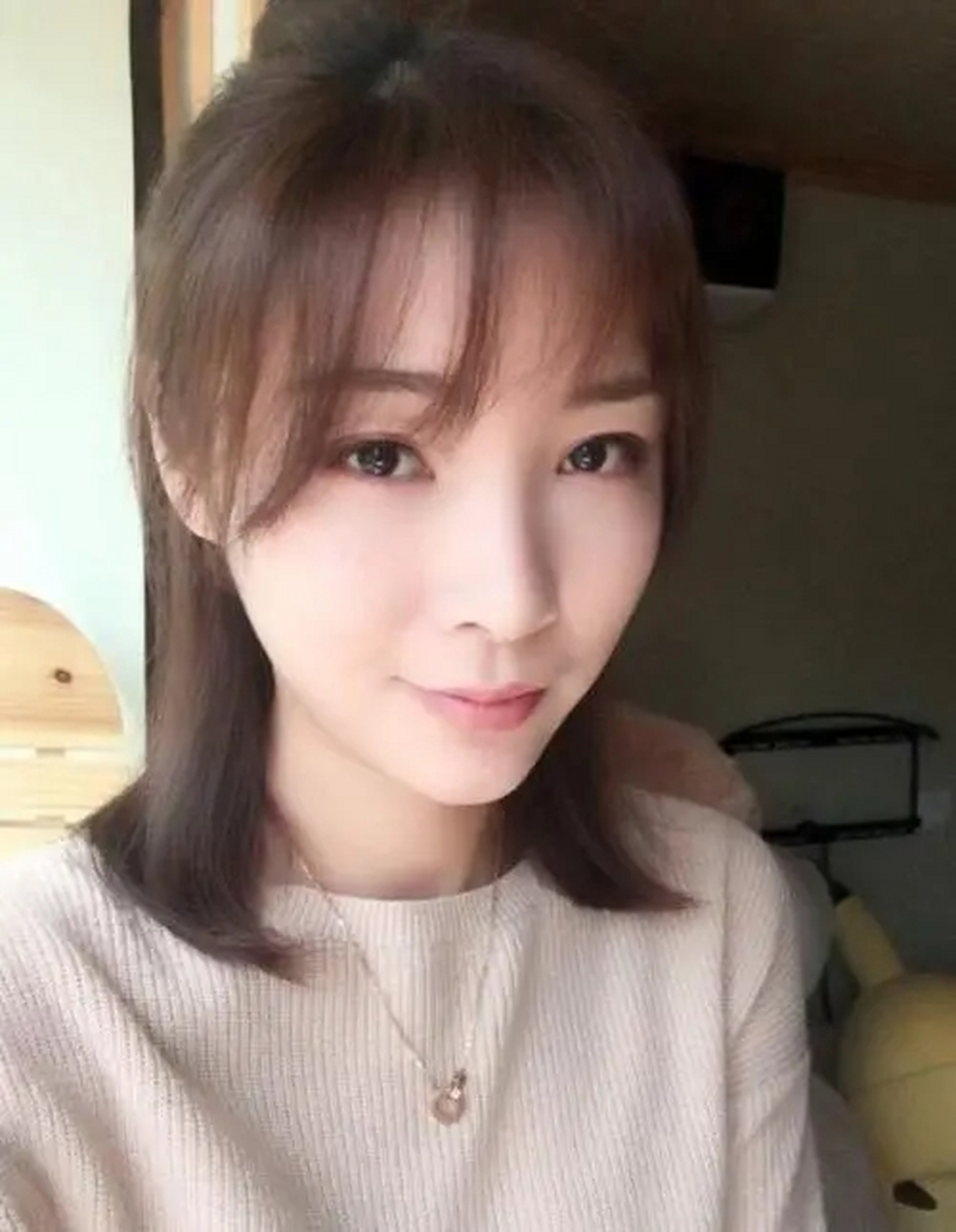 还记得高考702分摘状元上清华的内蒙古女孩石悦吗?17年后现状怎样?