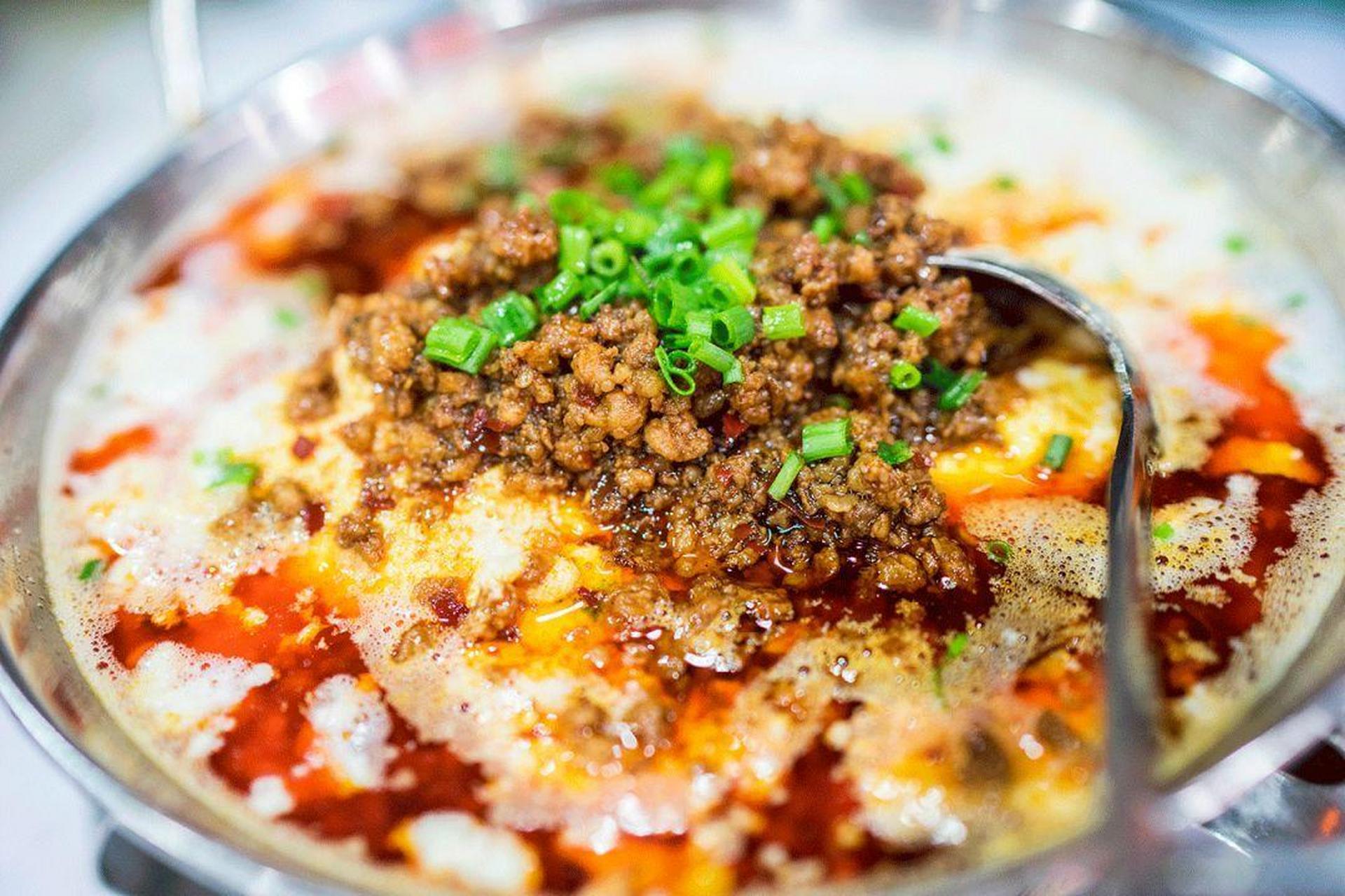 来恩施旅游必吃美食合渣 合渣是土家人餐桌必备汤食,尤其是在农村.