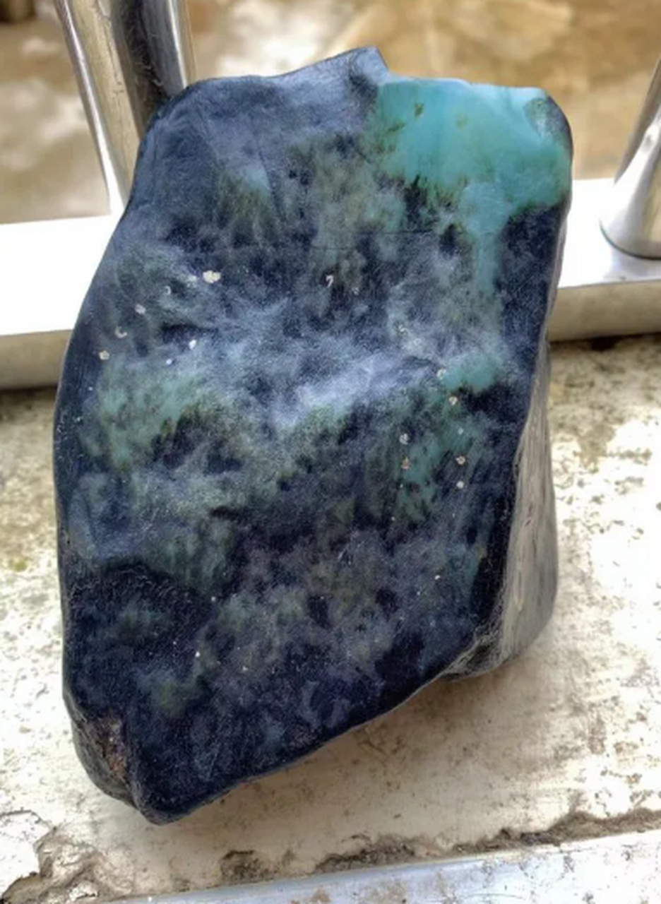 08公斤格应角皮壳紧致包裹严实全身脱沙整块不变种檫口高冰玻璃底品质