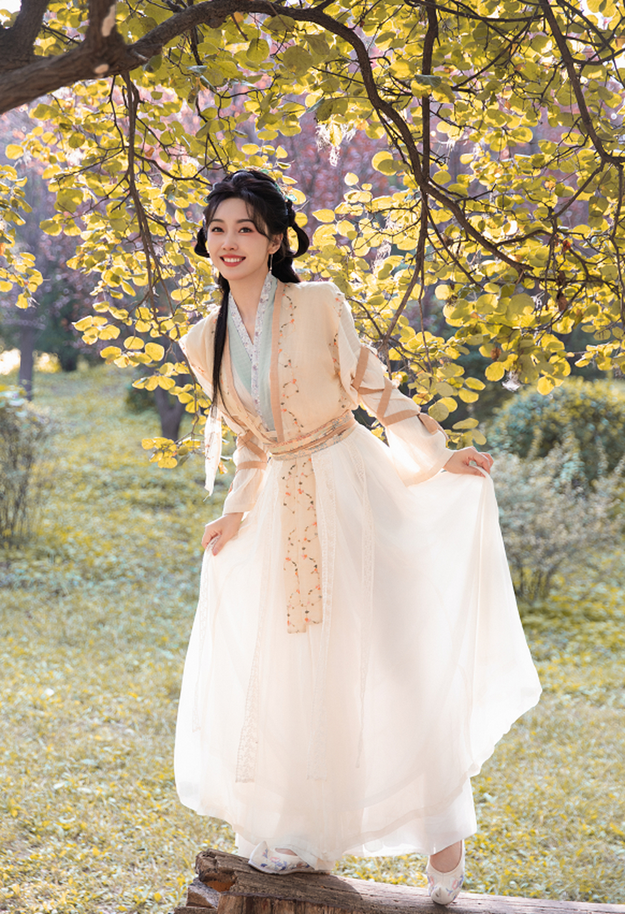 大师姐宣璐的古装造型,一如既往的好看.