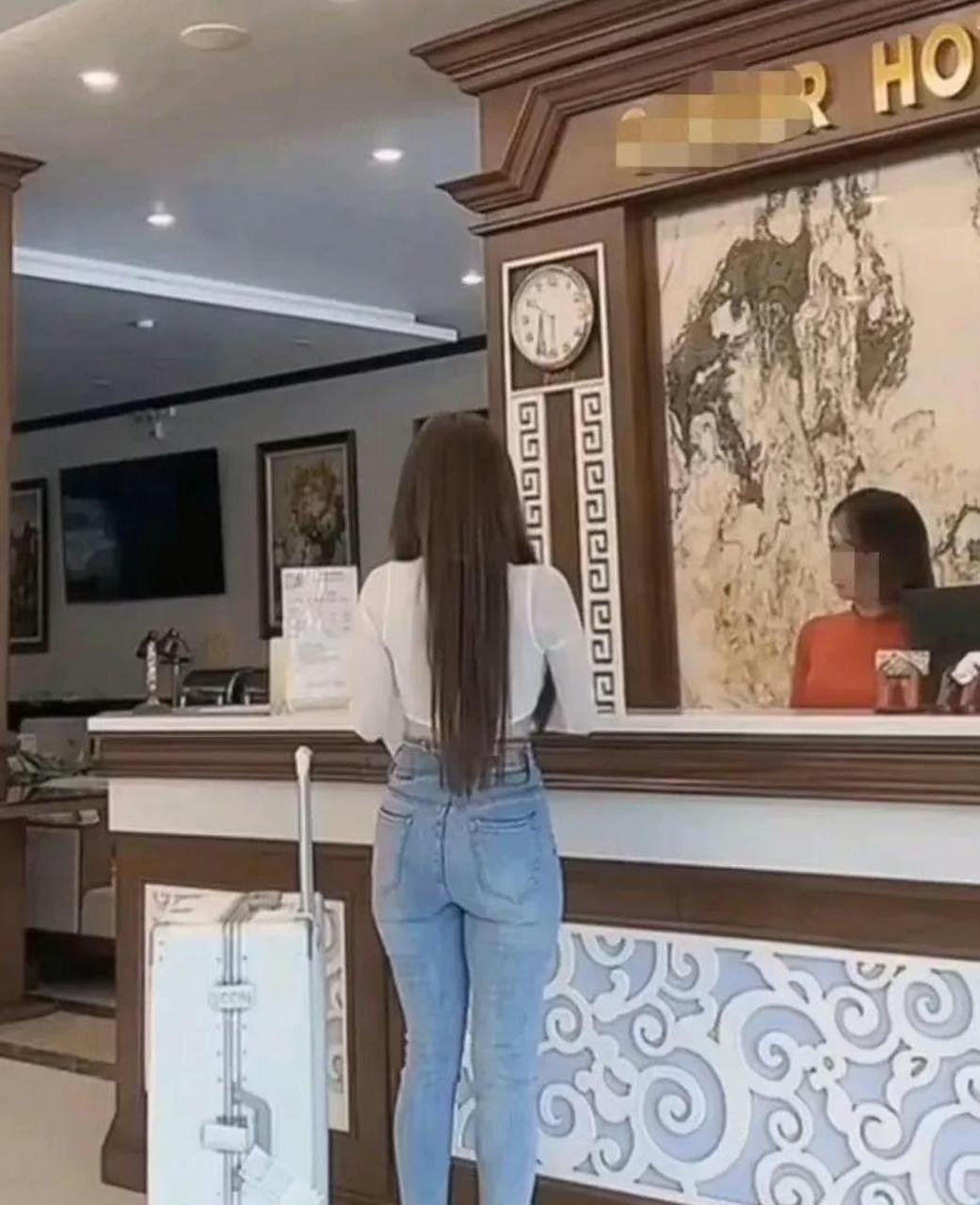 和暗恋的女同事一起出差,真的太高兴了!