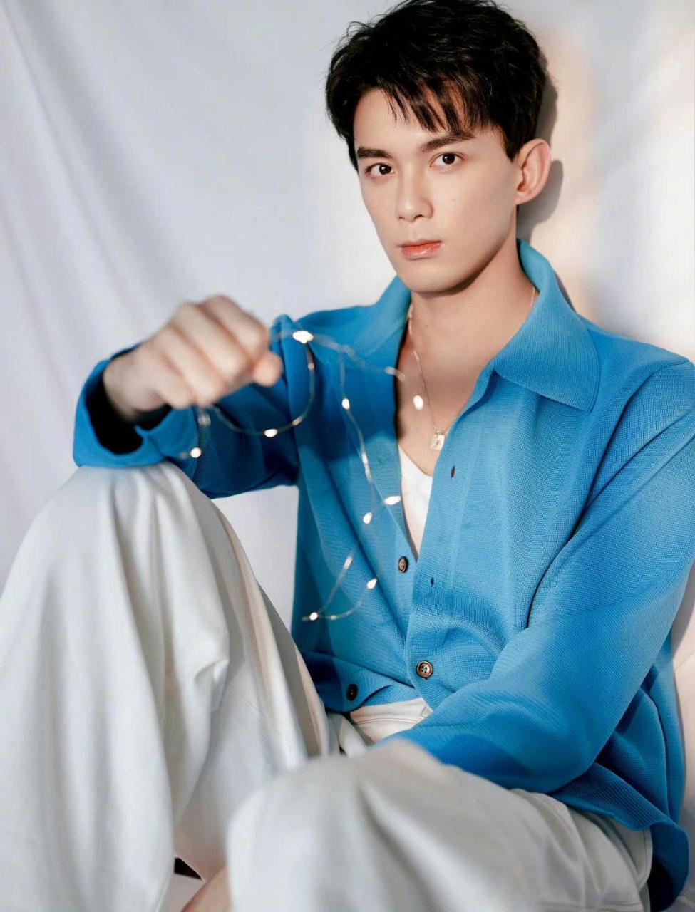 今日蓝系穿搭 吴磊 今日份清爽俊朗的"蓝朋友"