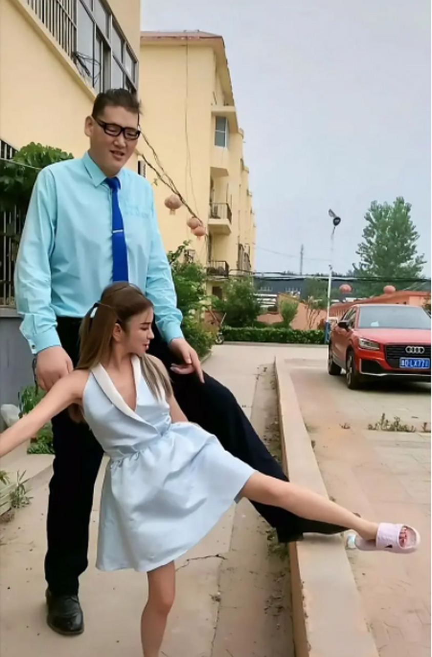 亚洲第一巨人张欢是山东枣庄人,身高2.