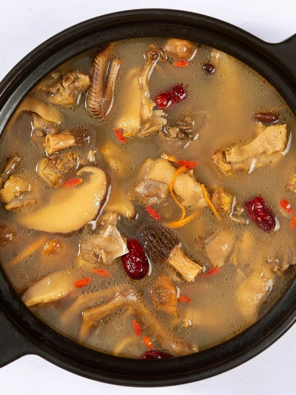 菌菇老鸭汤  秋冬必炖养生汤,好喝到破防  最近入秋转凉,没有什么比炖