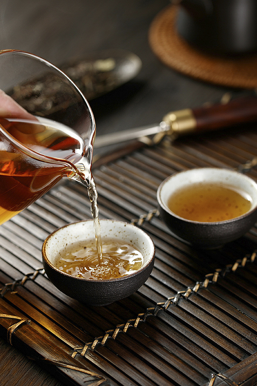 茶# 一壶清茶品人生,半卷闲书观古今.