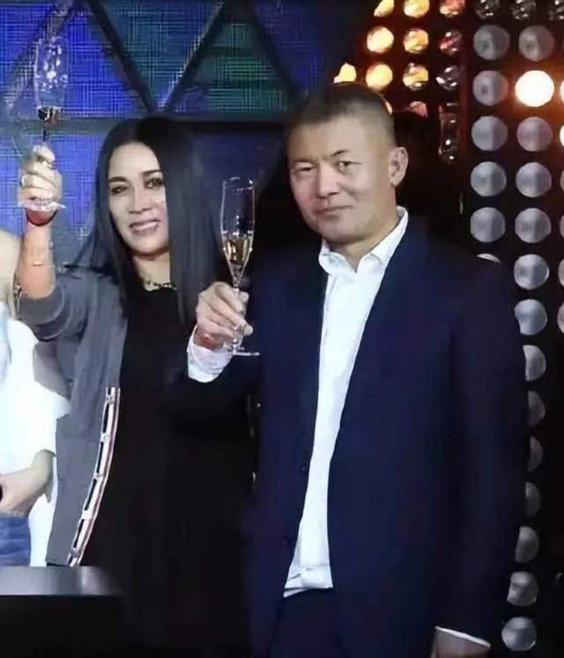 那英老公酒吧名字图片