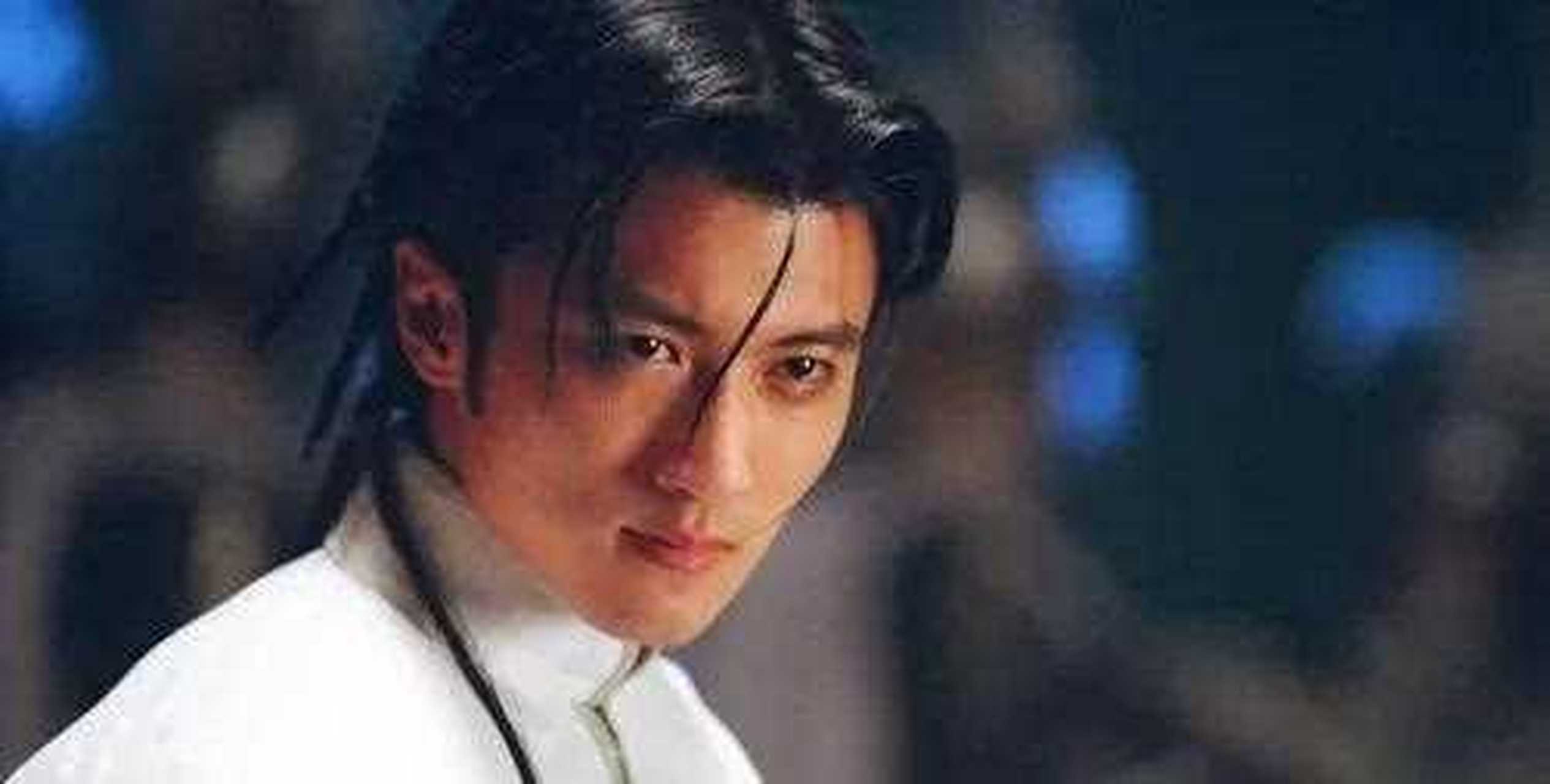 时隔16年再同框,谢霆锋还是那个谢霆锋,关晓彤却不是曾经的关晓彤