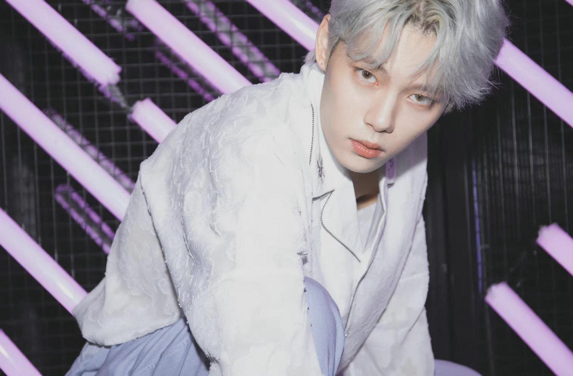 gif创作人# 疑似与孔雪儿一起回家的男生,是坤音娱乐的马思涵