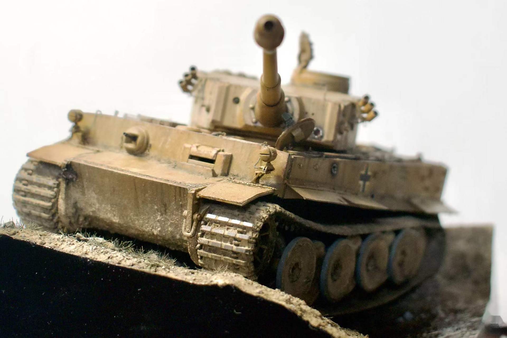 hhyi同学新作.虎式坦克初期型,隶属501营1连112号,北非突尼斯.