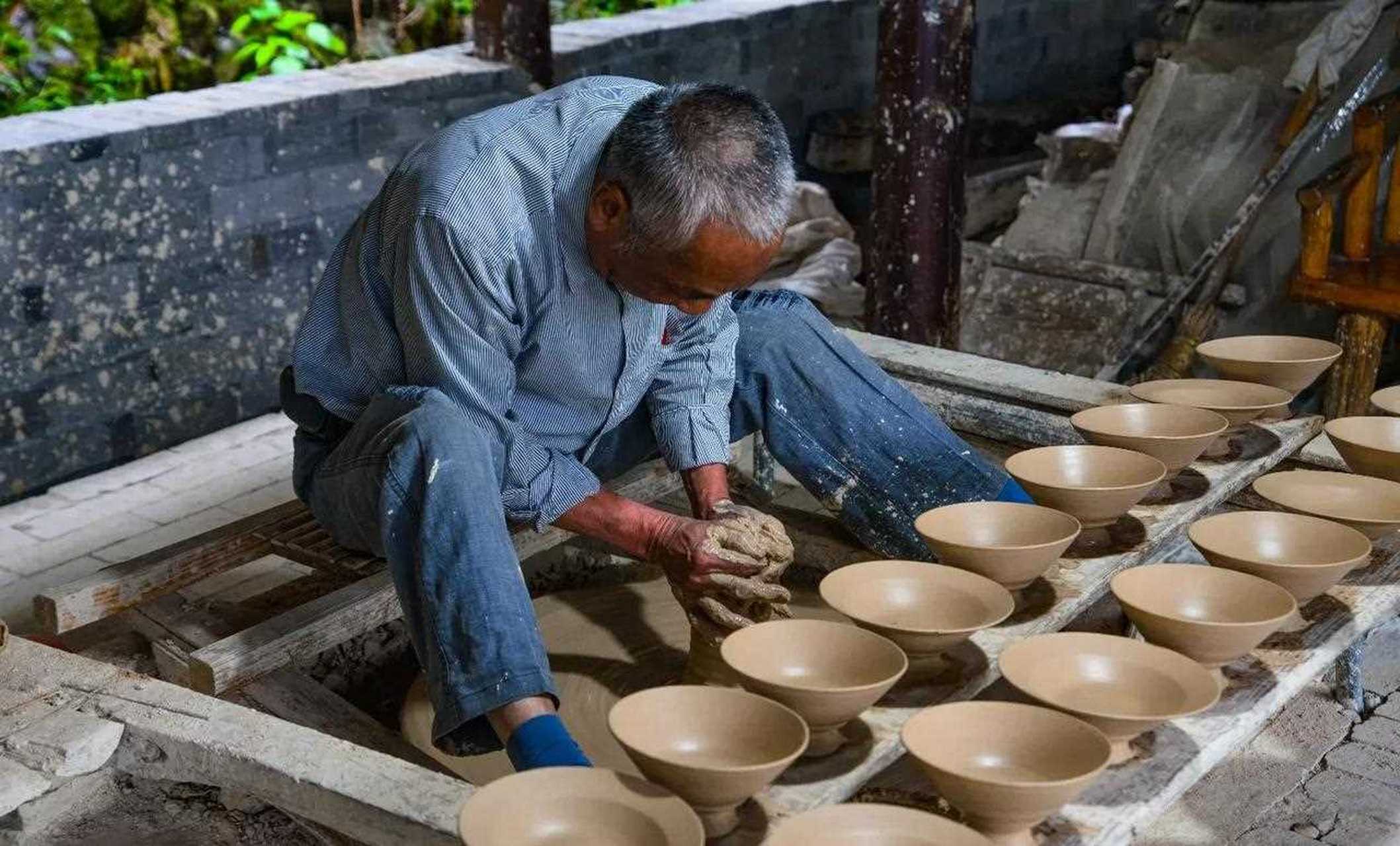 碗窯村位於溫州市蒼南縣橋墩鎮境內,玉龍湖河谷中上游,是清代浙南地區