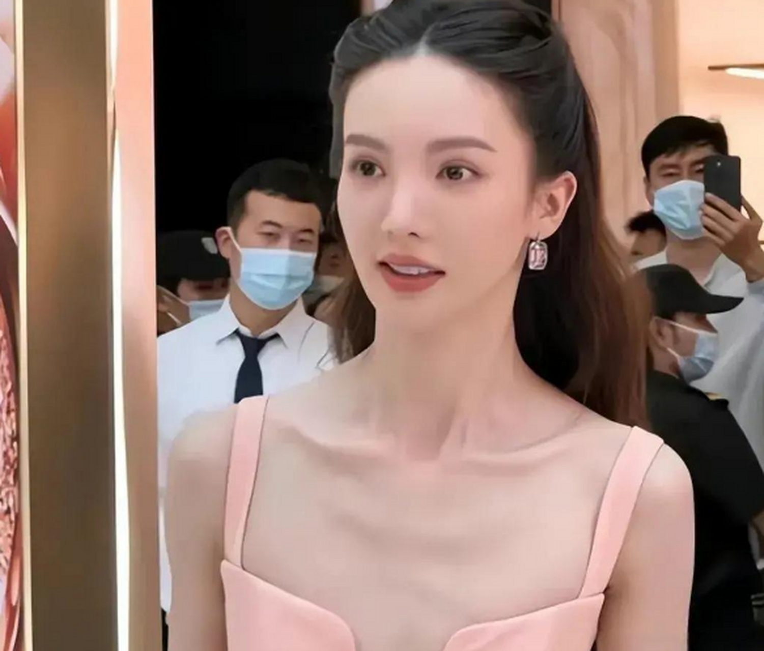 金晨被称为女海王又是普信男的天敌,景甜要是有金晨一半的脑子是不是